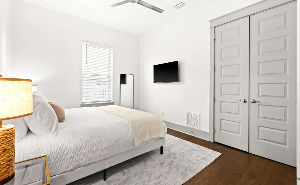 Sleeps 15 | Walk to Beach | 6-Seat Golf Cart