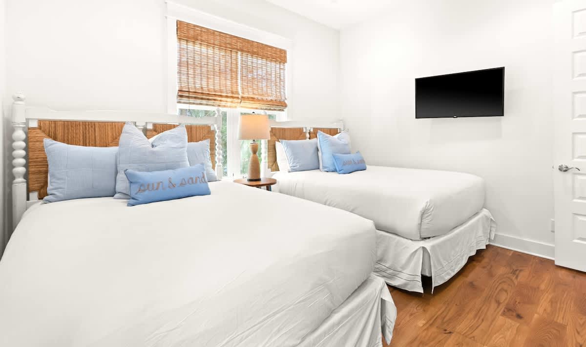 Santa Rosa Getaway | Shared Pool + Golf Cart