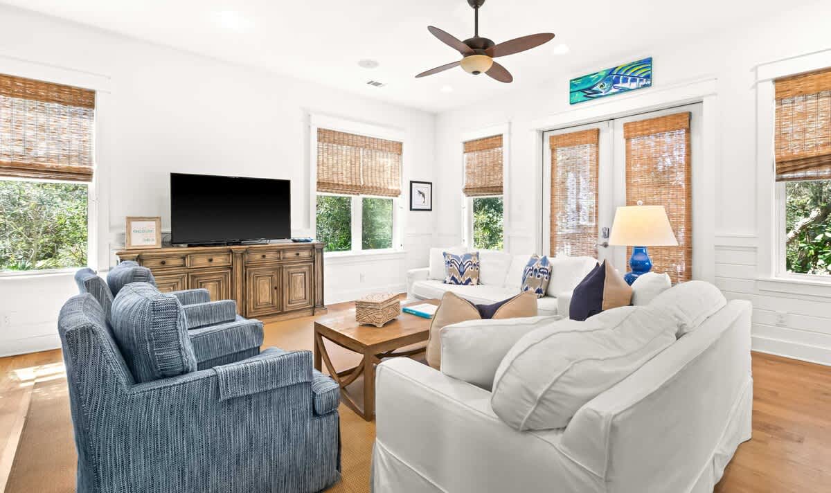 Santa Rosa Getaway | Shared Pool + Golf Cart