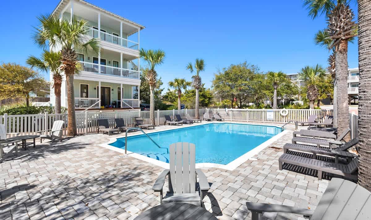 Santa Rosa Getaway | Shared Pool + Golf Cart