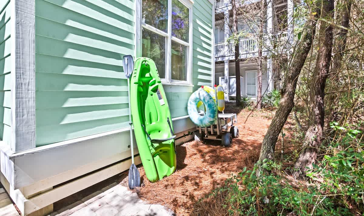 Santa Rosa Getaway | Shared Pool + Golf Cart