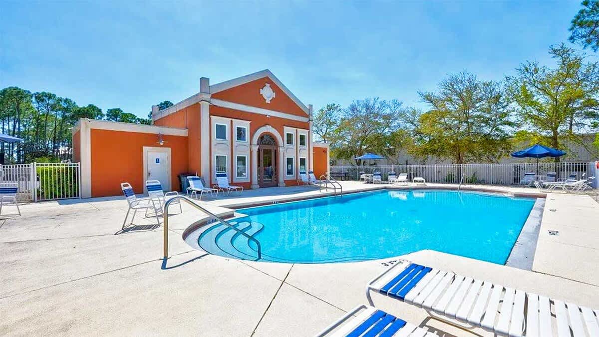 Walk To Beach | Sleeps 15| 6-Person Golf Cart