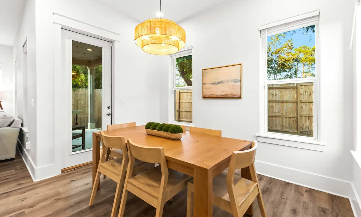 Walk To Beach | Sleeps 15| 6-Person Golf Cart