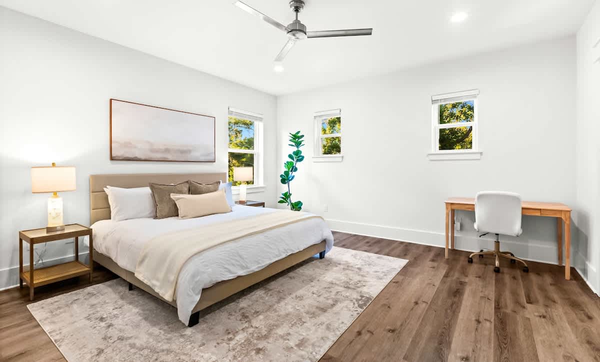 Walk To Beach | Sleeps 15| 6-Person Golf Cart