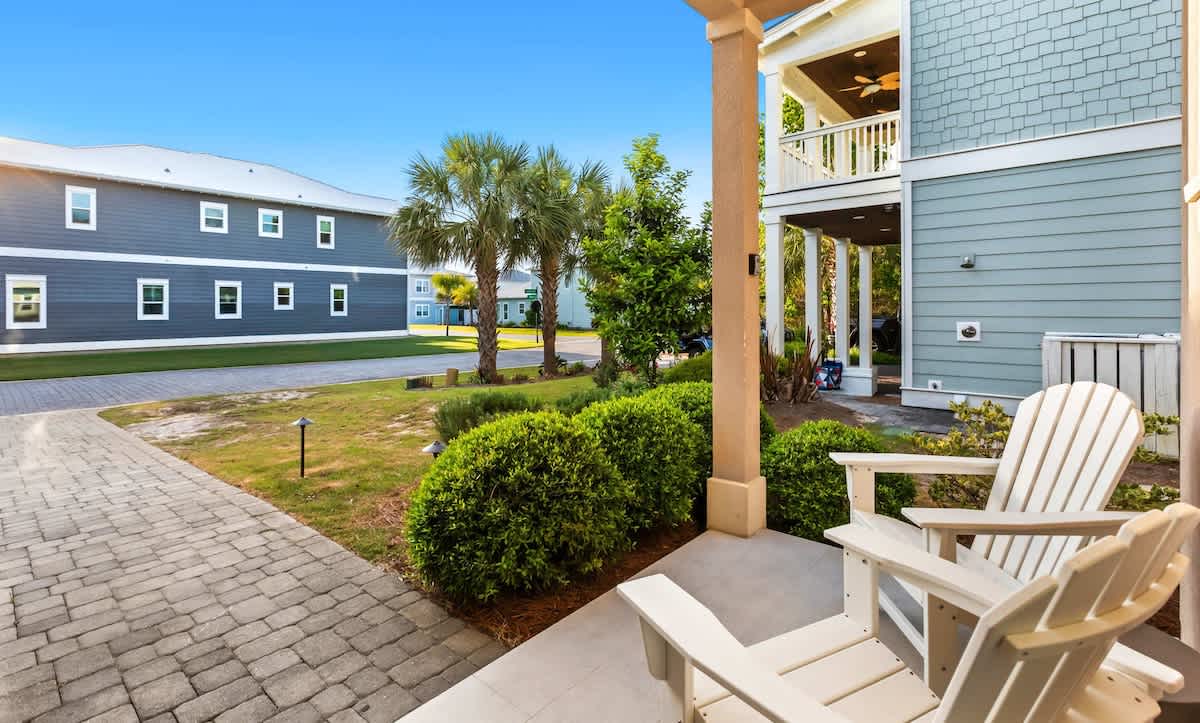 Walk To Beach | Sleeps 15| 6-Person Golf Cart