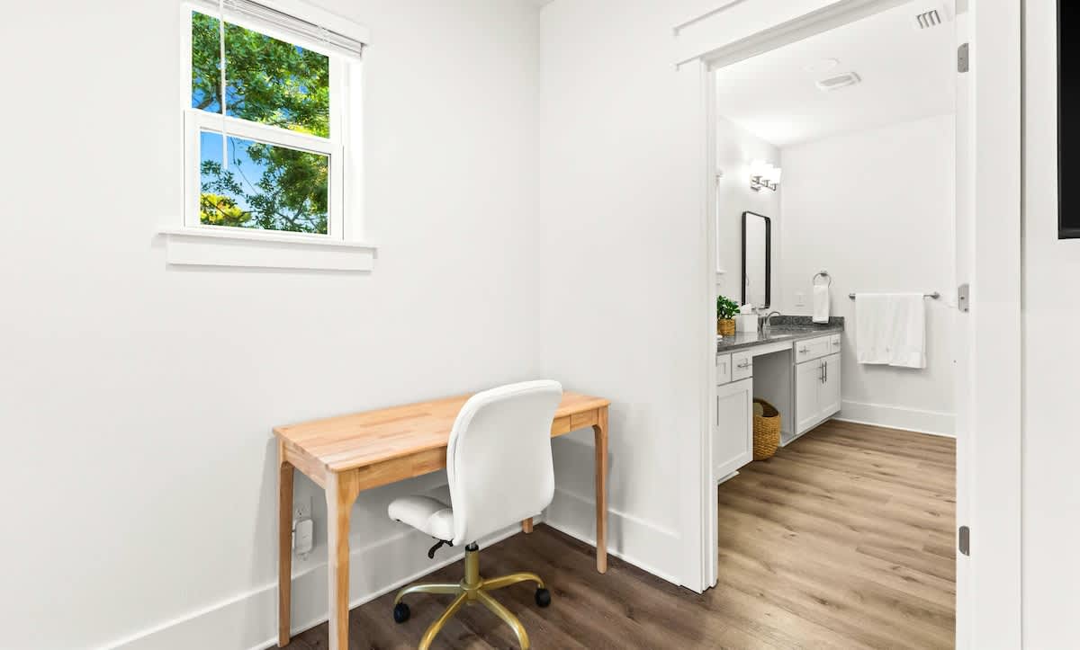 Walk To Beach | Sleeps 15| 6-Person Golf Cart