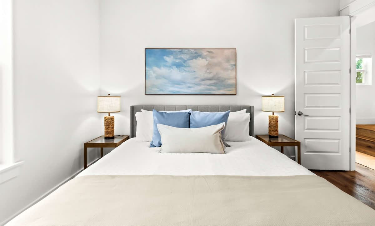 Walk To Beach | Sleeps 15| 6-Person Golf Cart