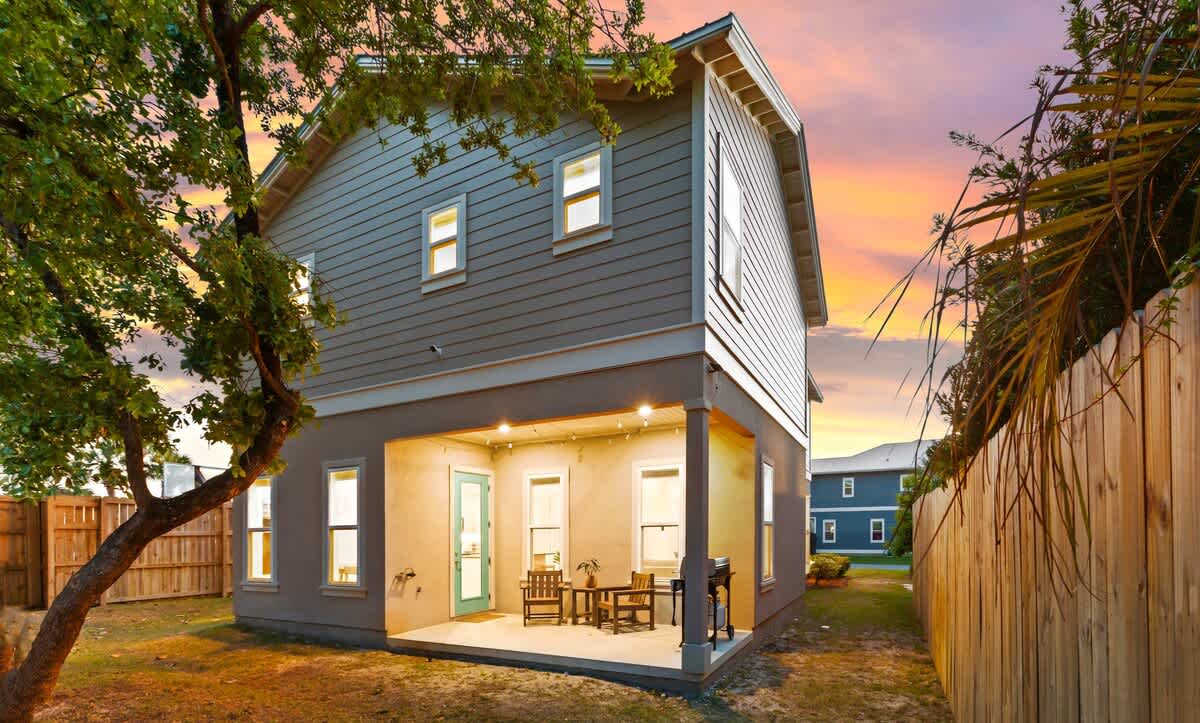 Walk To Beach | Sleeps 15| 6-Person Golf Cart