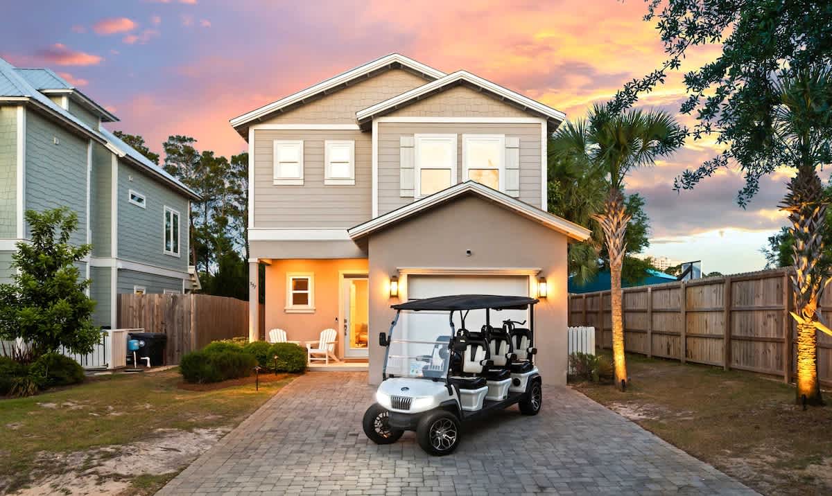 Walk To Beach | Sleeps 15| 6-Person Golf Cart