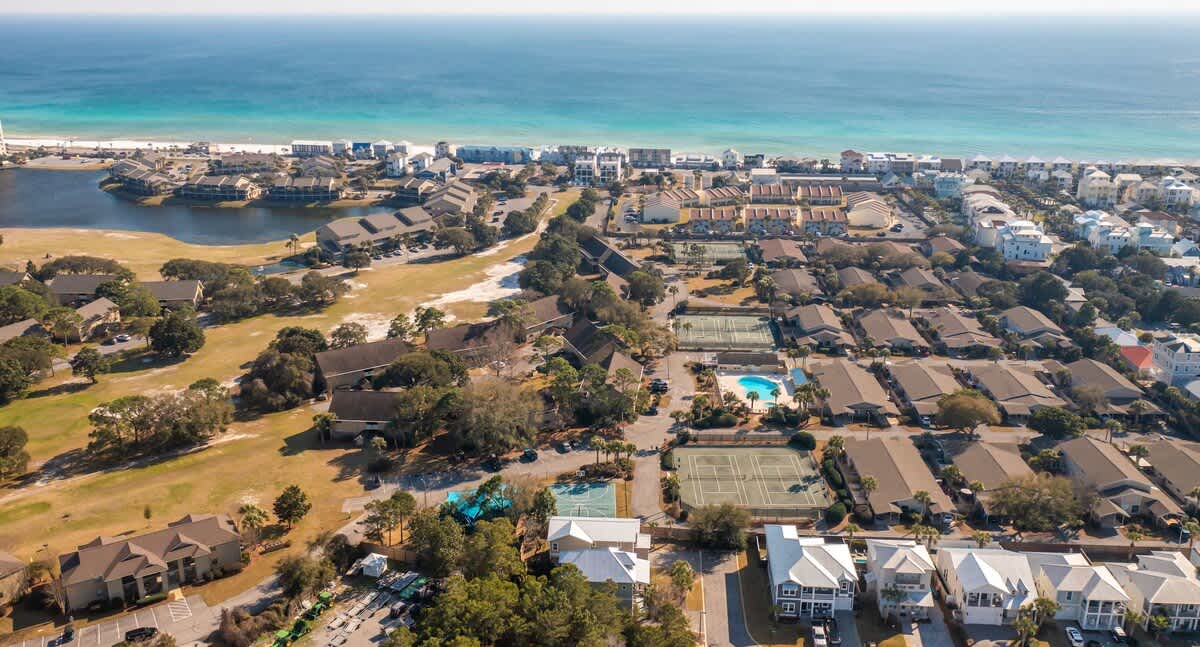 Walk To Beach | Sleeps 15| 6-Person Golf Cart