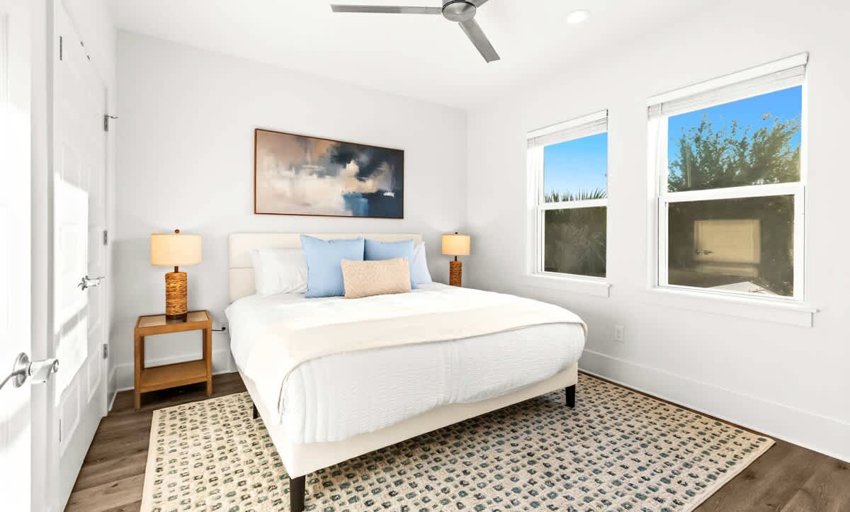 Walk To Beach | Sleeps 15| 6-Person Golf Cart