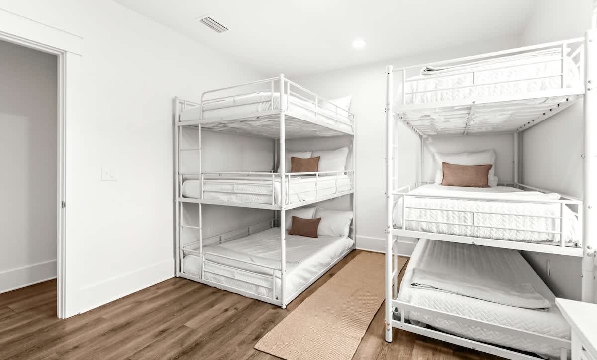 Walk To Beach | Sleeps 15| 6-Person Golf Cart