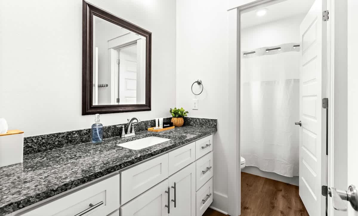 Walk To Beach | Sleeps 15| 6-Person Golf Cart