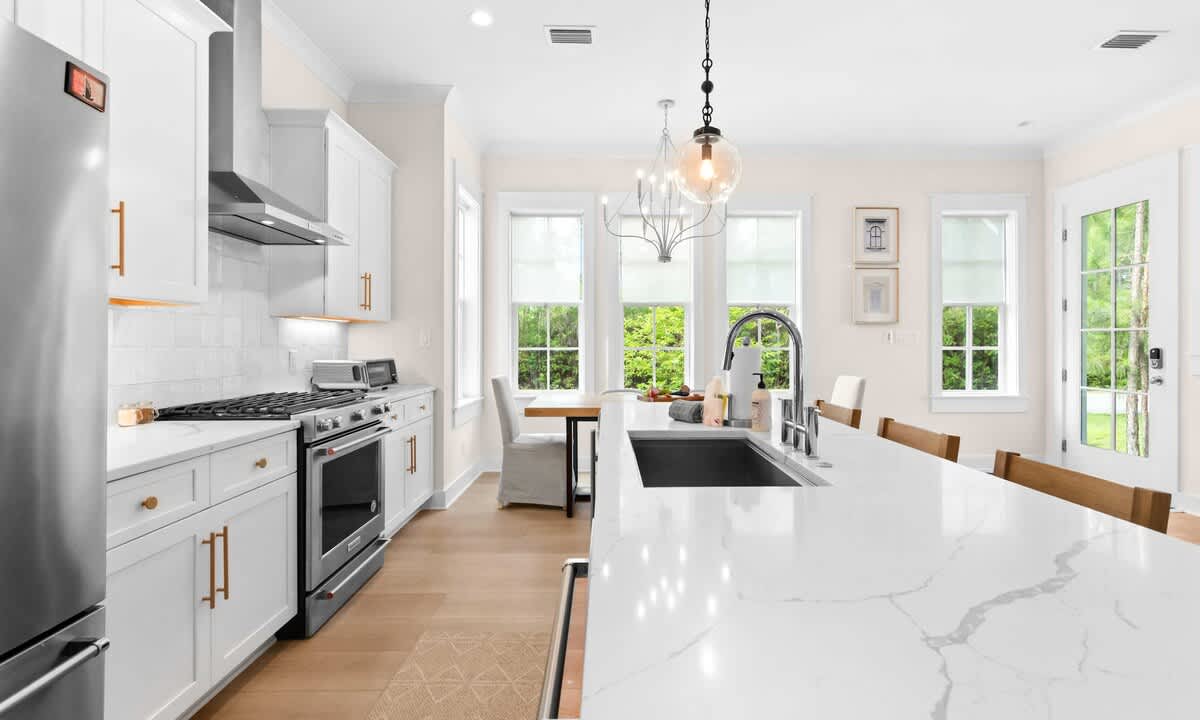 Kitchen: Drip coffee maker, Keurig, air fryer, toaster oven, blender, KitchenAid appliances, tableware 