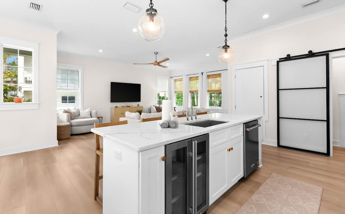 Kitchen: Drip coffee maker, Keurig, air fryer, toaster oven, blender, KitchenAid appliances, tableware 