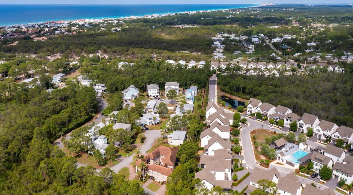 Santa Rosa Beach Getaway, Shared Pool , Golf Cart