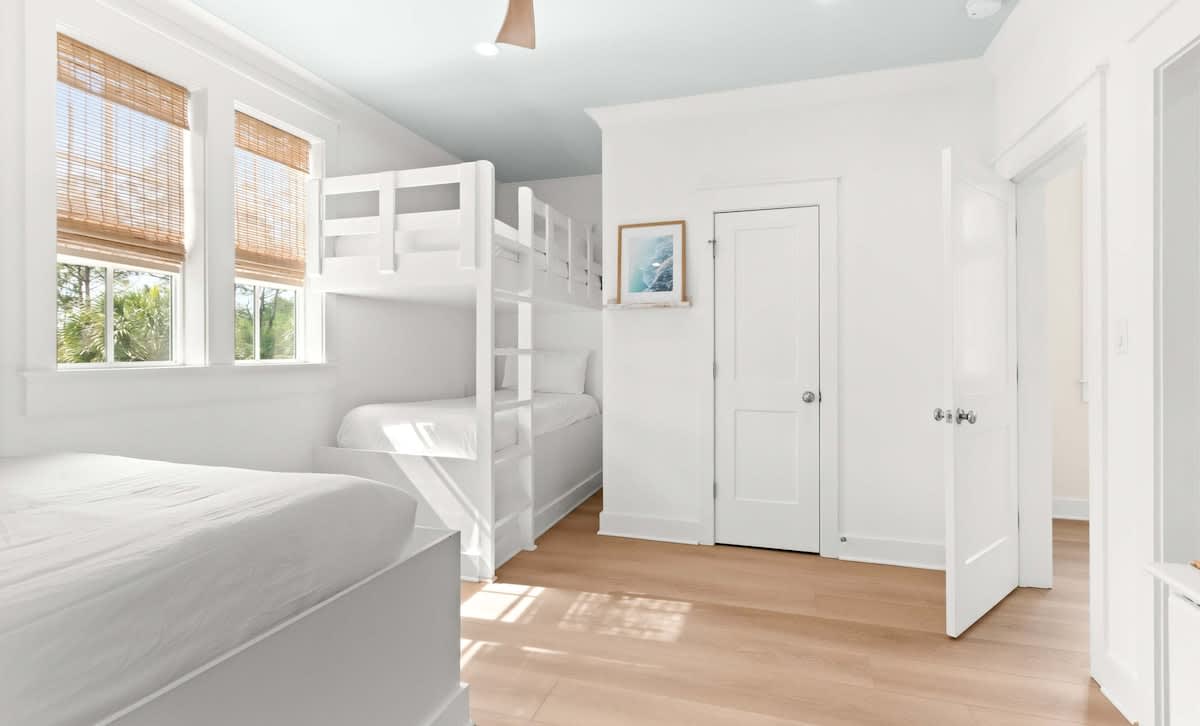 Santa Rosa Beach Getaway, Shared Pool , Golf Cart