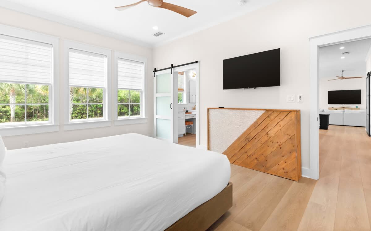 Santa Rosa Beach Getaway, Shared Pool , Golf Cart