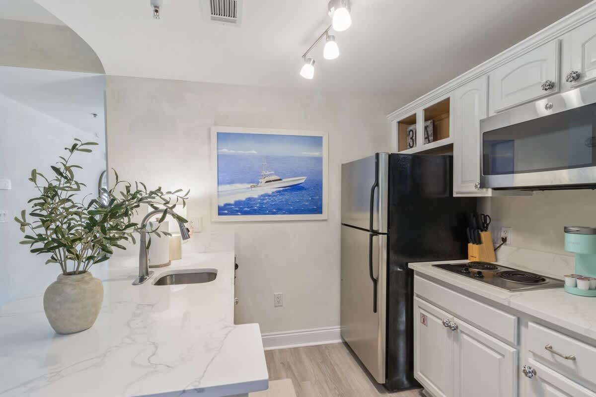 Amore by The Sea | Lake Views | Steps From Pool