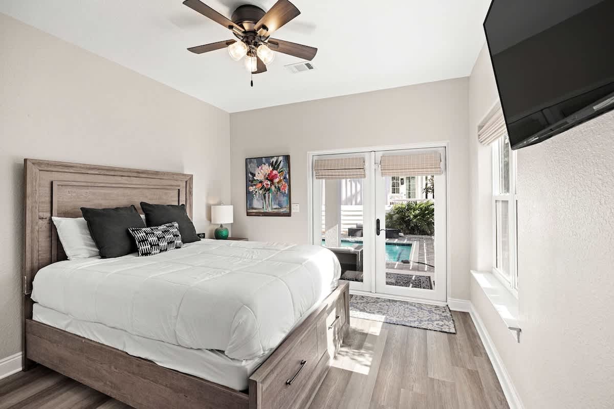 Gulf Coast Retreat with Pool < 1 Mile to Beach