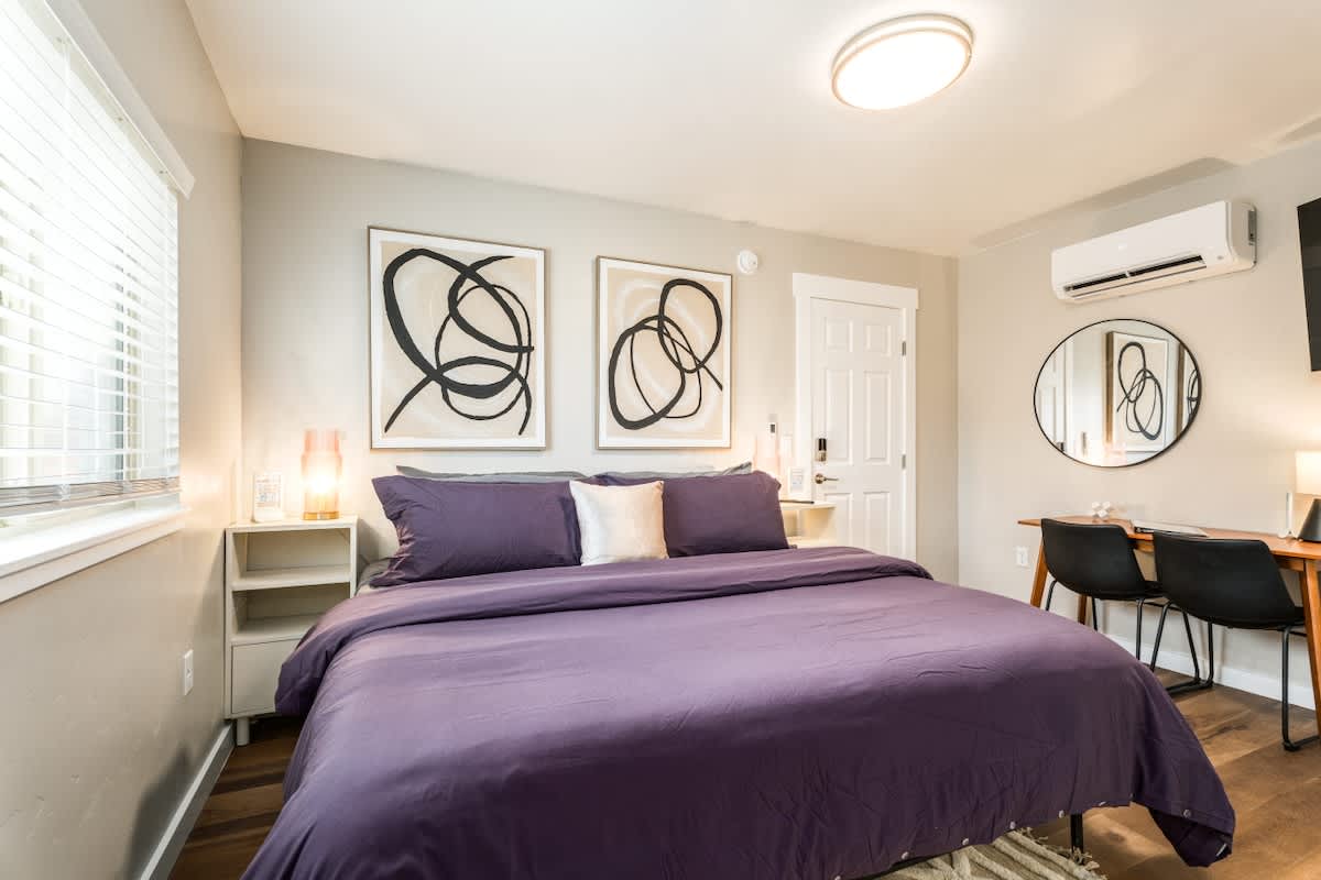 #StayinMyDistrict King Studio Walk to DT Nampa — Nampa, ID — vacation rental