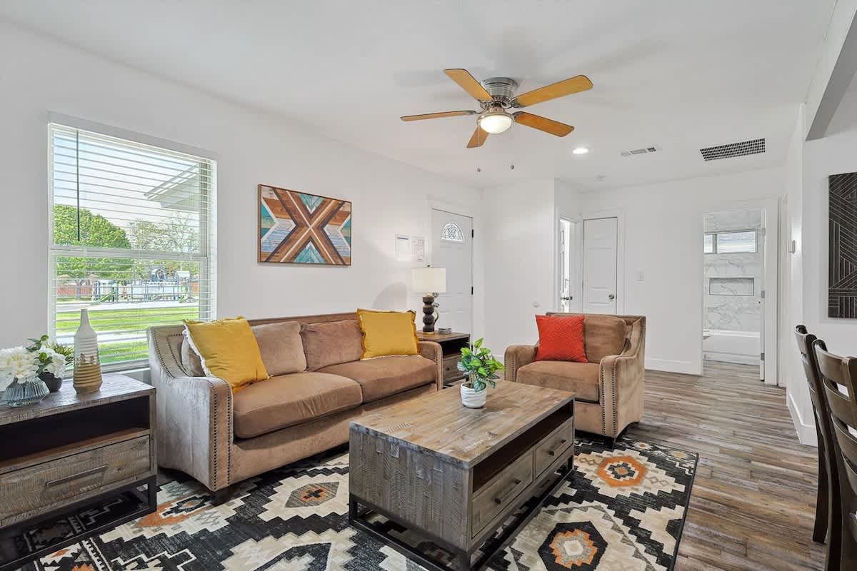 Serene Escape - Peaceful 3-BD Retreat with Yard — Grand Prairie, TX — vacation rental