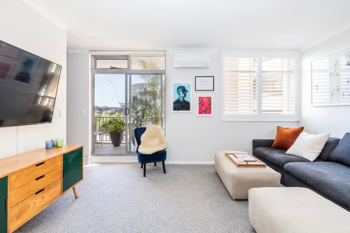 Oversized, Bright & Fresh City Digs - Photo 1