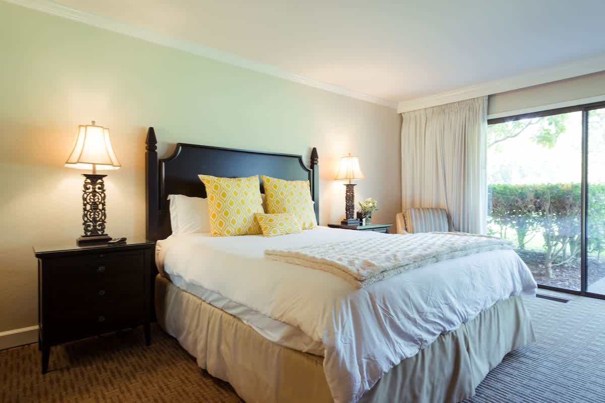 Luxury Napa Getaway | Golf Views + King Bed 3