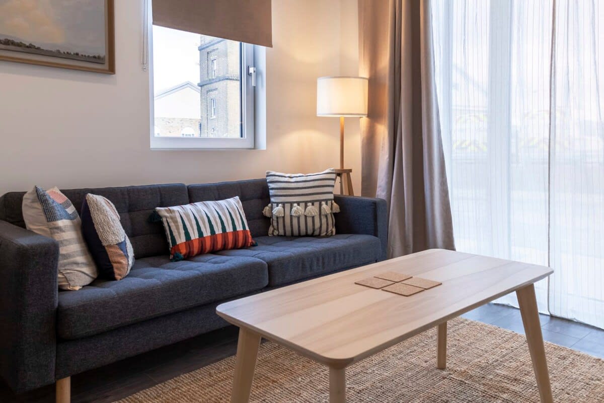 1BR Apartment w Balcony | near Ashford Town Center