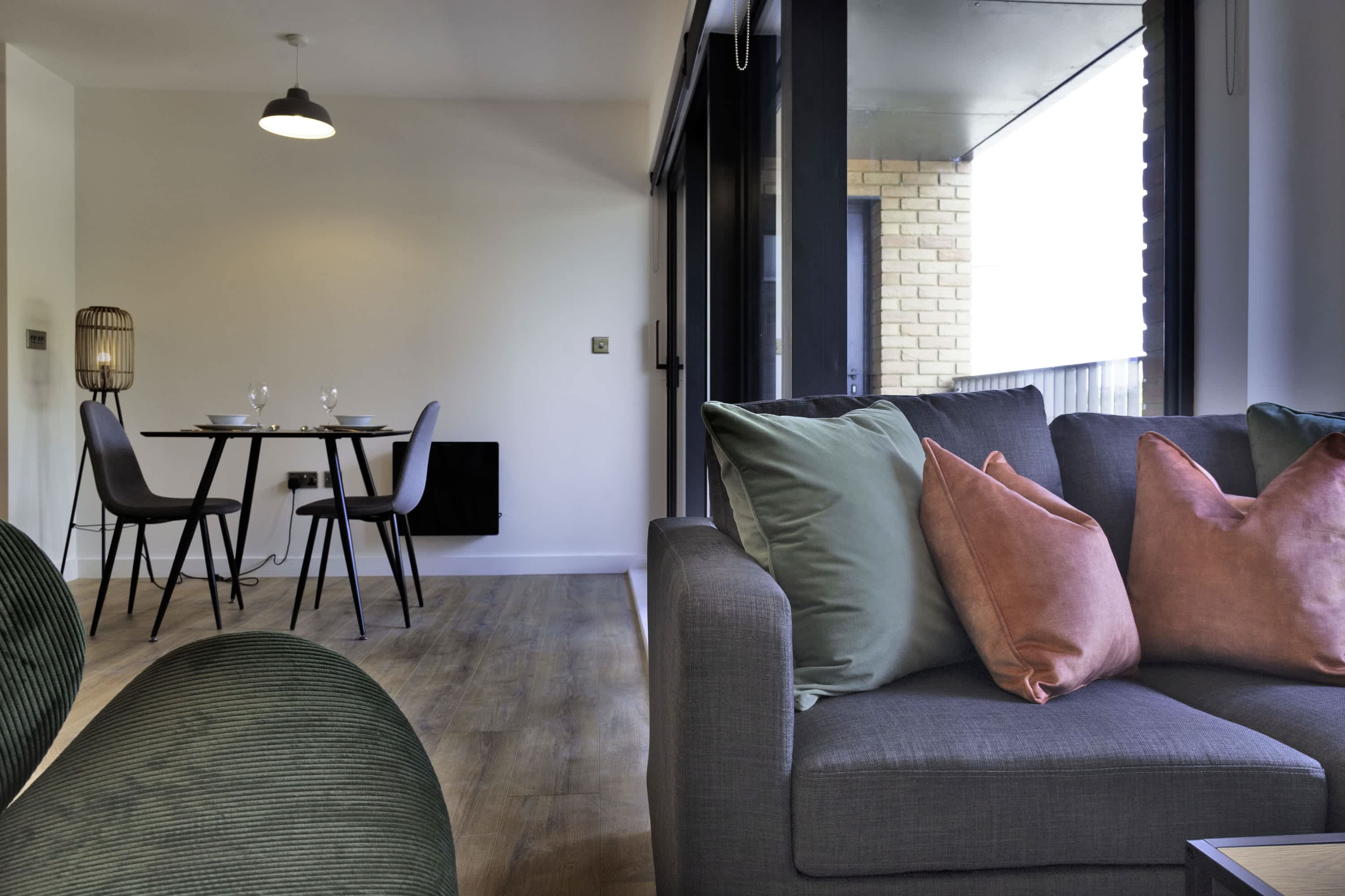 1BR Apartment near Ashford | with WiFi and Balcony