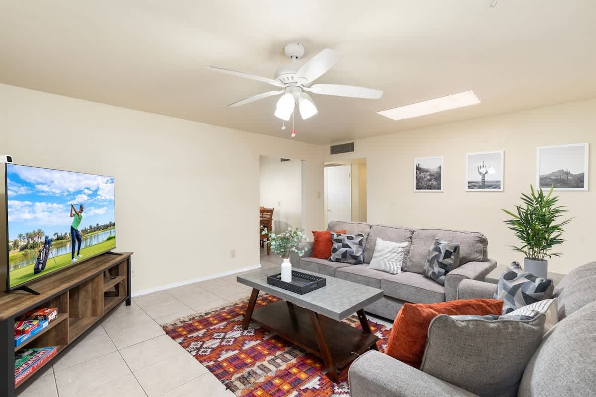 Phoenix Lightrail, BBQ & Billiard minutes from DT — Phoenix, AZ — vacation rental