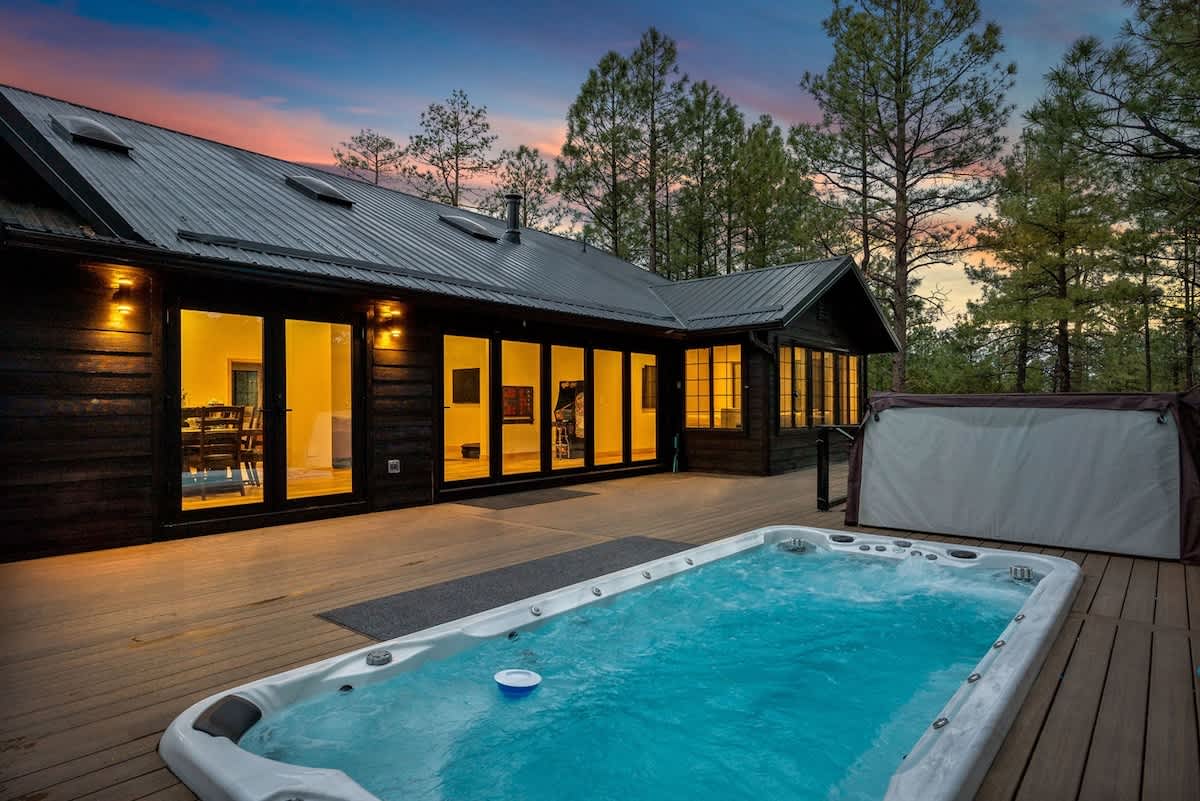 Stylish Lodge, Fire Pit, Hot Tub & Forest Views — Pinetop-Lakeside, AZ — vacation rental