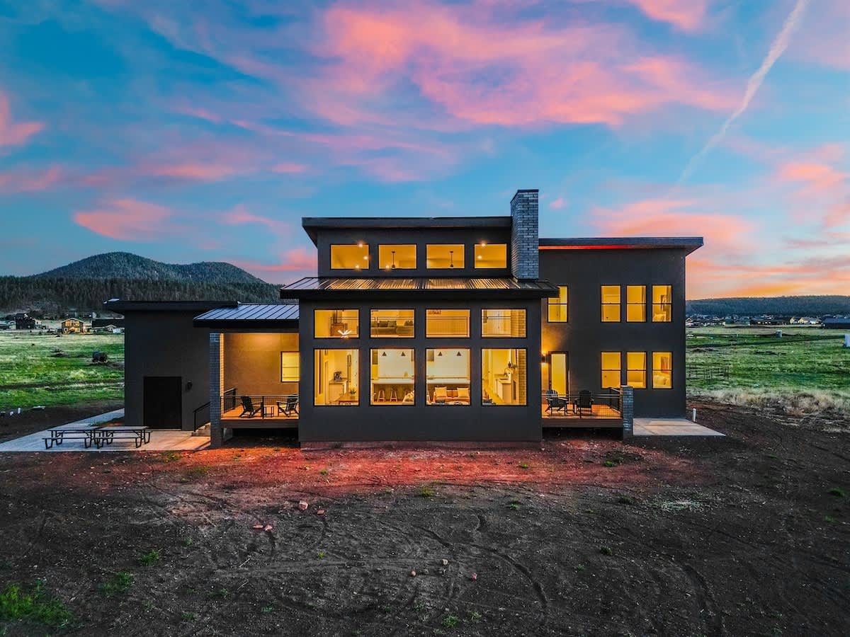 The Bluebird Flagstaff, Jacuzzi, Sleeps 26