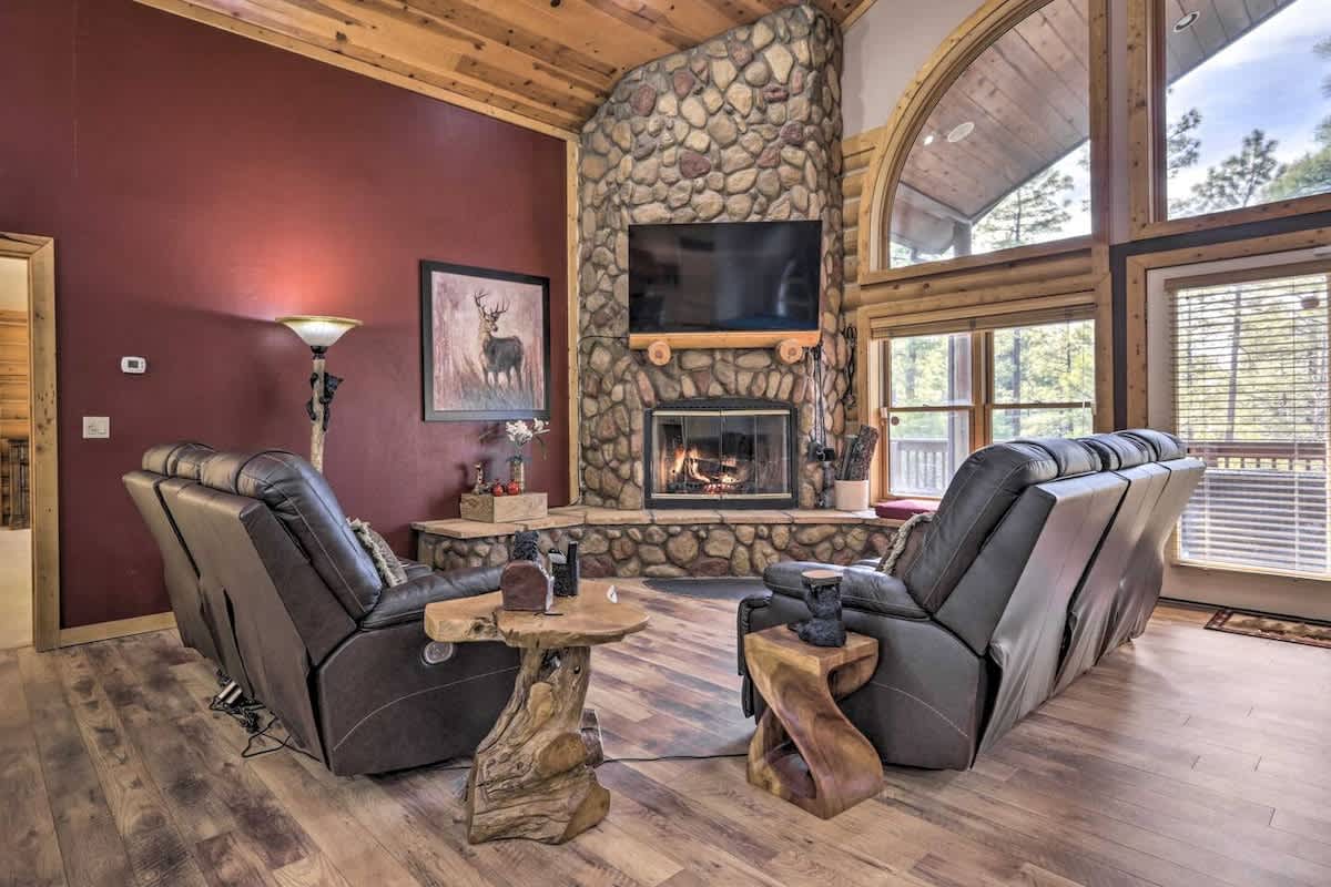 Spacious 4 Bedroom Cabin w/ Deck, Games, and Views 6