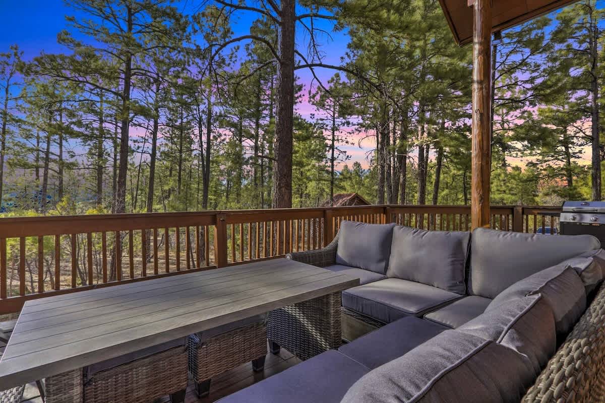 Spacious 4 Bedroom Cabin w/ Deck, Games, and Views 2