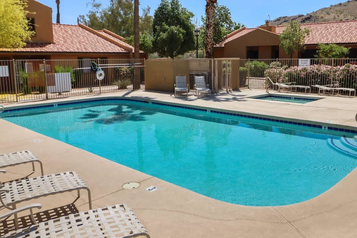 2BR Condo with patio, Heated Pool, Spa & Gym Access — Phoenix, AZ — vacation rental