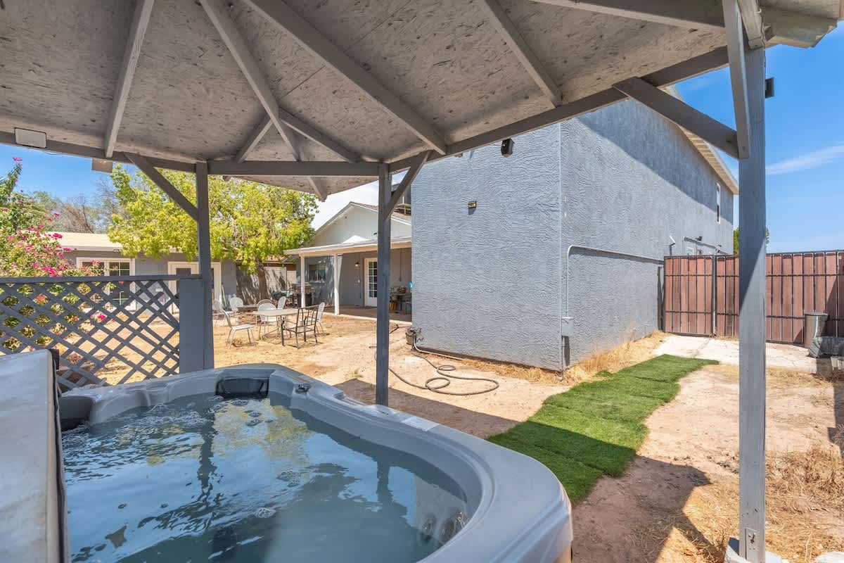 3 Bedroom | Outdoor Dining | Great Location 6