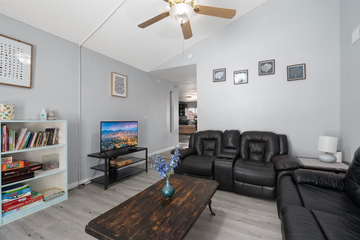 3 Bedroom | Outdoor Dining | Great Location 4