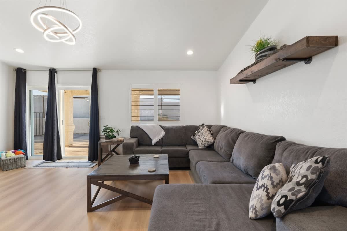 Pool | Spa | Minutes to Lake Havasu | Sleeps 12 6