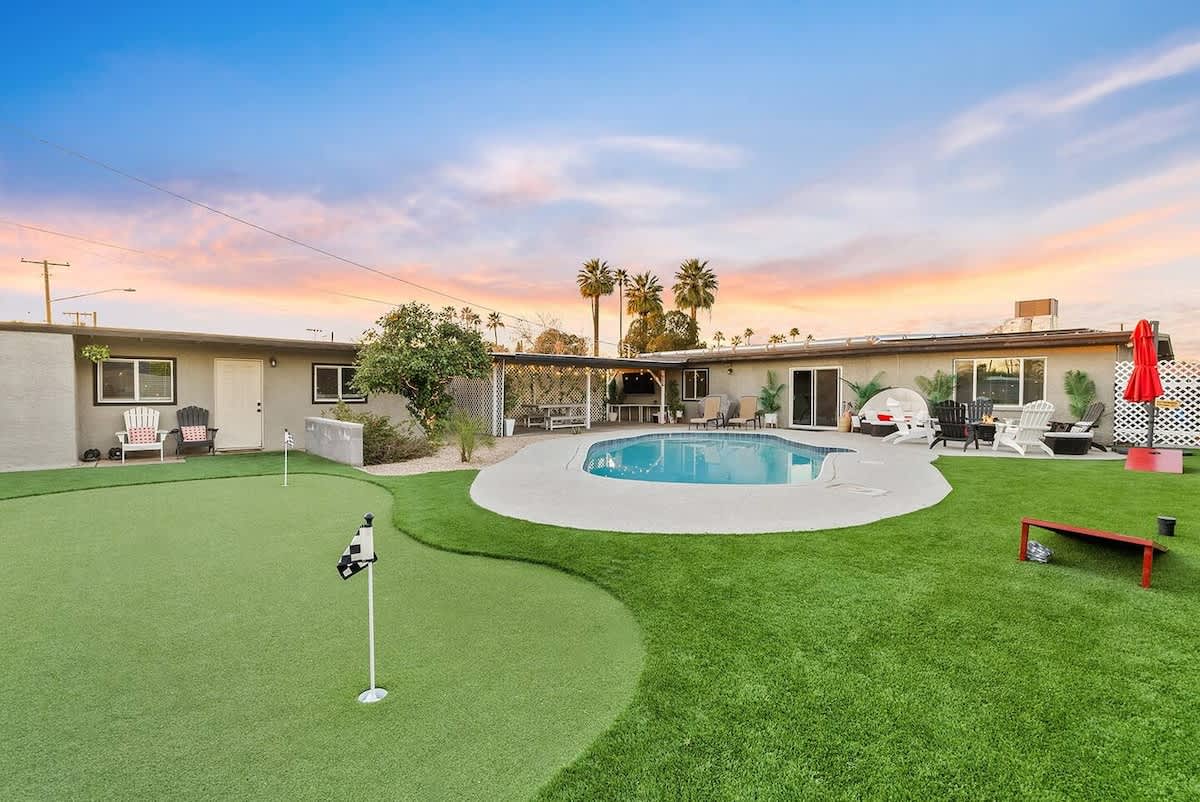 Patio Lounge with Pool & Mini Putti | near Airport — Phoenix, AZ — vacation rental