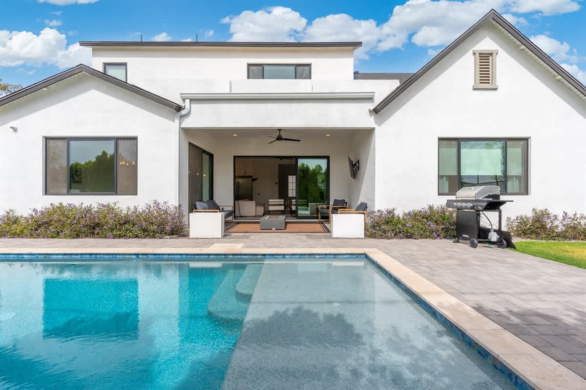 Heated Pool, Fire pit, backyard grill, Phoenix DT — Phoenix, AZ — vacation rental