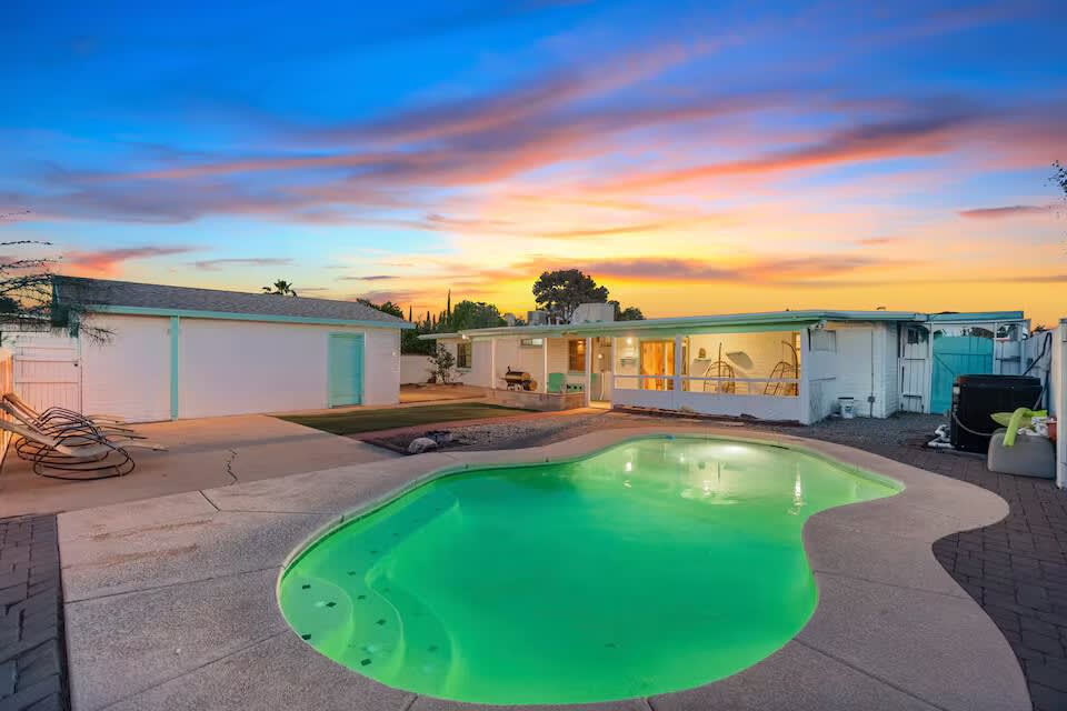 Relaxing 4BR with Pool, Game Room & BBQ Fun