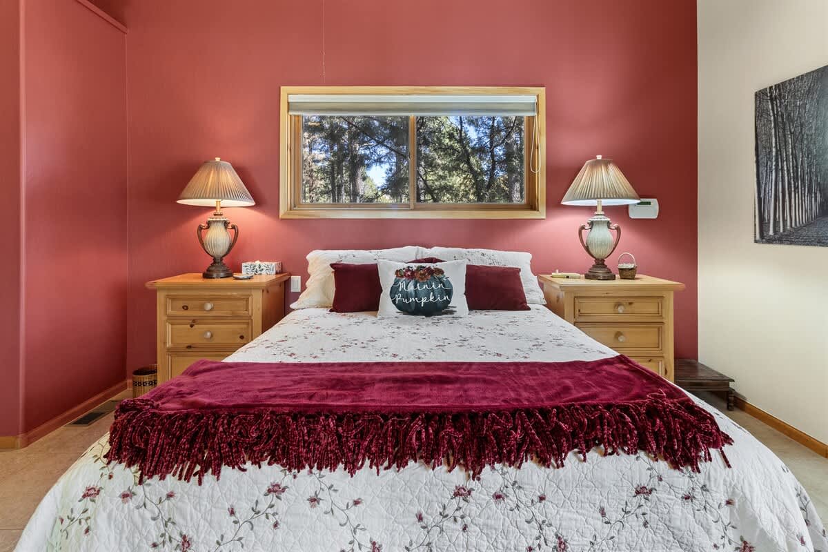 Charming Woodland 3BR Retreat | Sleeps 10 5