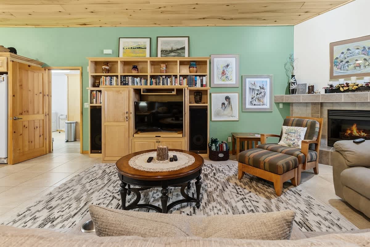 Charming Woodland 3BR Retreat | Sleeps 10 4