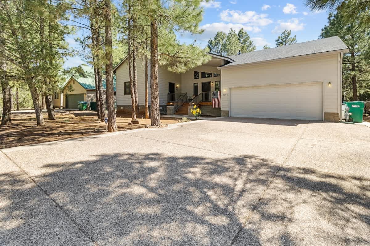 Charming Woodland 3BR Retreat | Sleeps 10