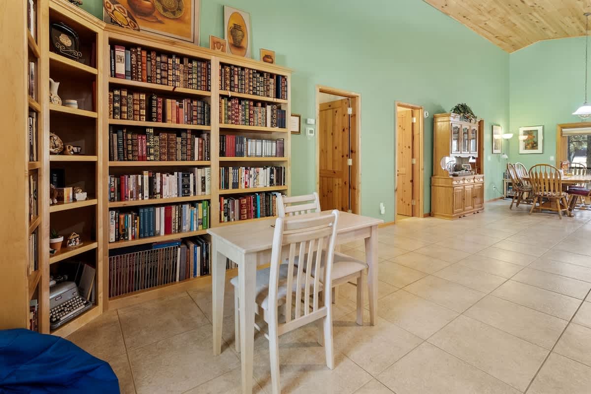 Charming Woodland 3BR Retreat | Sleeps 10 6