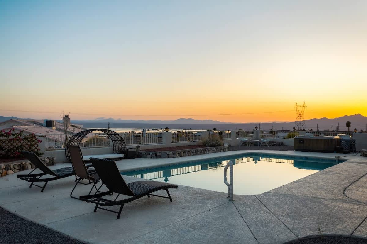 Sunset Lake Views | Pool • Hot Tub • Sleeps 16