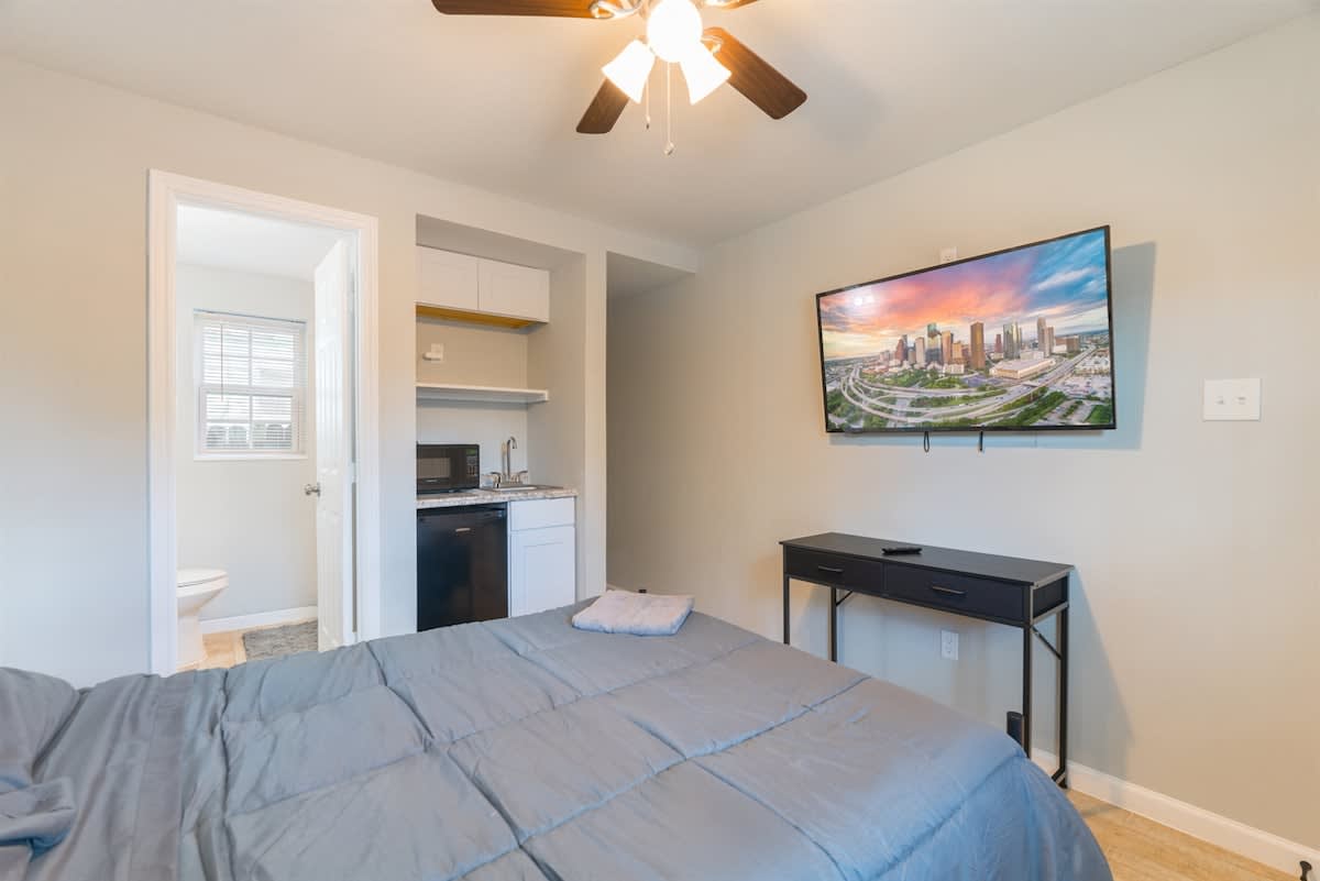 Beautiful 1BR APT | Downtown Houston 5