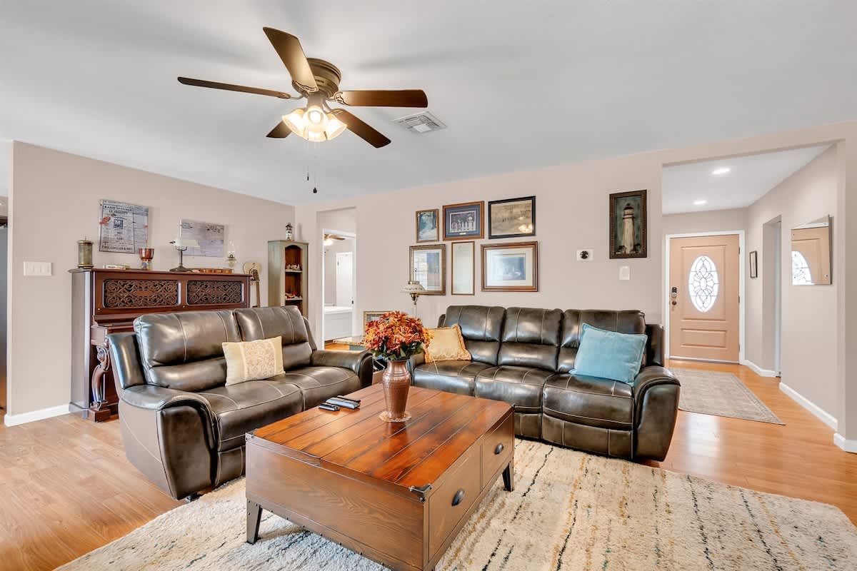 Cozy 3-BR House, Piano, Outdoor Grill, Sleeps 7 — San Antonio, TX — vacation rental