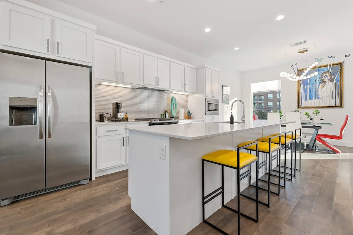 Artsy Luxe Dallas Home~Rooftop Skyline Views 4